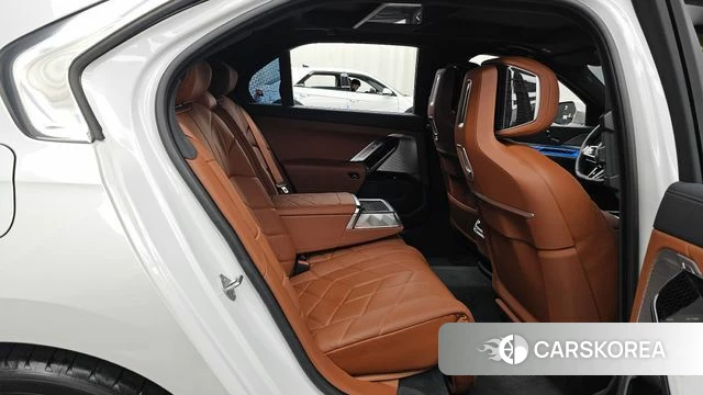 BMW 7 Series (G70) 2025 Белый из Кореи, фото 3