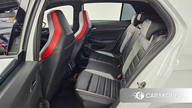 Volkswagen Golf 8th Generation 2023 Белый из Кореи, фото 3
