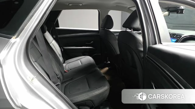 Hyundai Tucson (NX4) 2021 Серебристо-серый из Кореи, фото 3