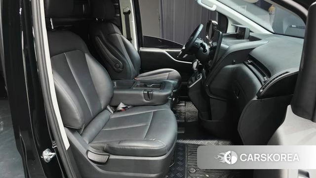 Hyundai Staria 2023 Черный из Кореи, фото 3