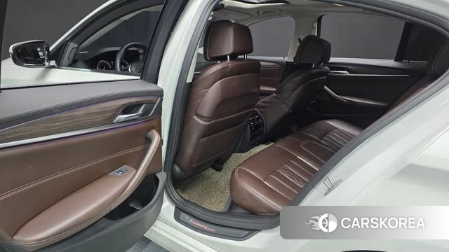 BMW 5 Series (G30) 2018 Белый из Кореи, фото 3