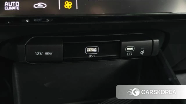 Kia Di Ol Nu Niro 2022 Белый из Кореи, фото 3