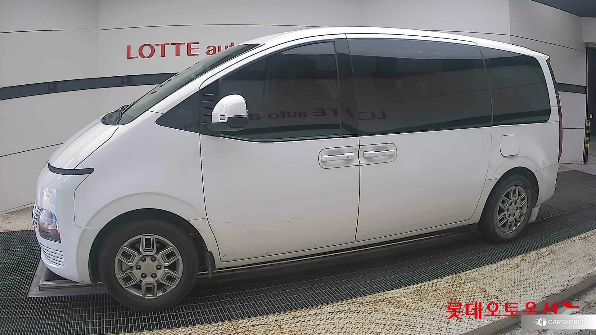 Hyundai Staria 2023 Белый из Кореи, фото 3