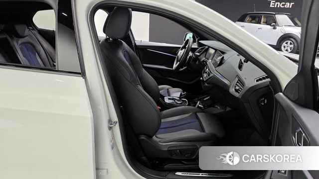 BMW 1 Series (F40) 2023 Белый из Кореи, фото 3