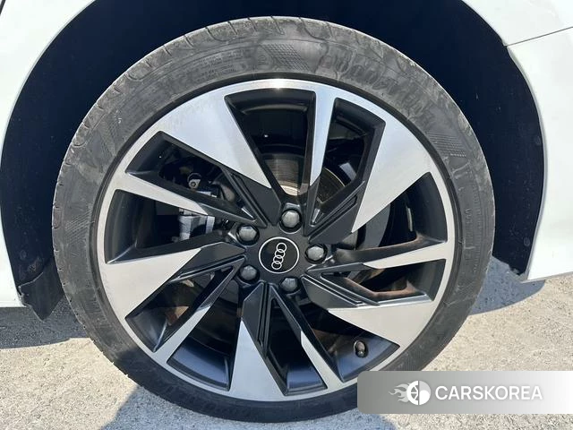 Audi A3 2023 Белый из Китая, фото 3