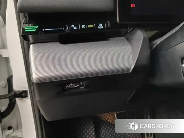 BMW 5 Series (G60) 2024 Белый из Кореи, фото 3