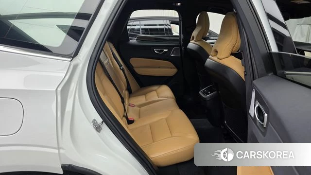Volvo XC60 second Generation 2021 Белый из Кореи, фото 3