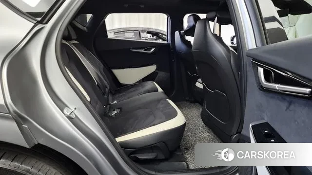 Kia EV6 2023 Серебристо-серый из Кореи, фото 3