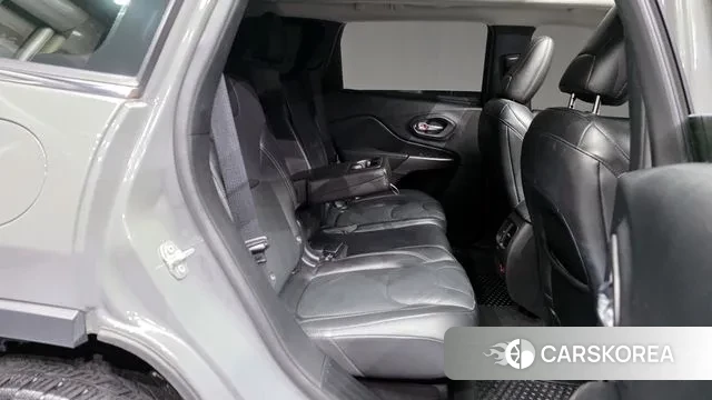 Jeep Cherokee (KL) 2021 Серебристо-серый из Кореи, фото 3