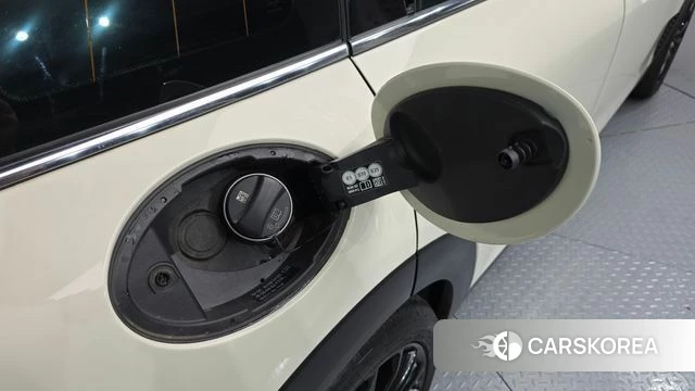 Mini Cooper Clubman 2021 Жемчужный цвет из Кореи, фото 3