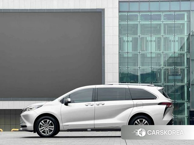 Toyota Saina 2022 Шампань из Китая, фото 3