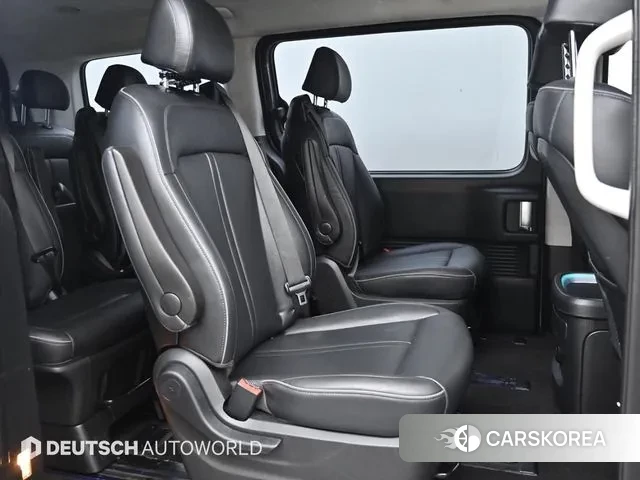 Hyundai Staria 2022 Серебристо-серый из Кореи, фото 3