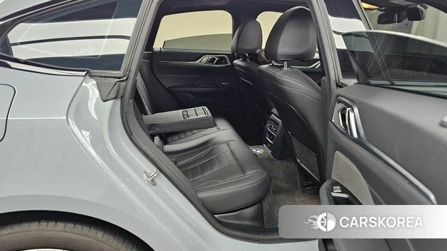 BMW 4 Series (G22) 2024 Серебристо-серый из Кореи, фото 3