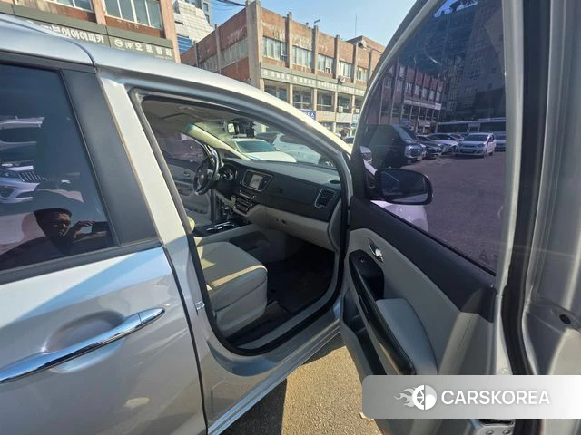 Kia The New Carnival 2019 Серебряный из Кореи, фото 3