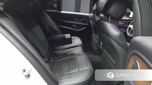 Mercedes-Benz E-Class W213 2023 Белый из Кореи, фото 3