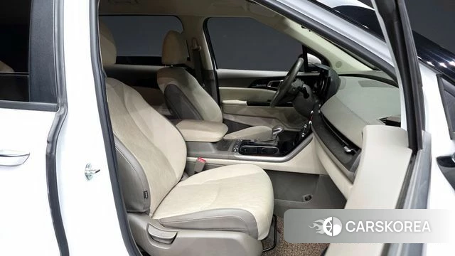 Kia Carnival 4th generation 2023 Белый из Кореи, фото 3