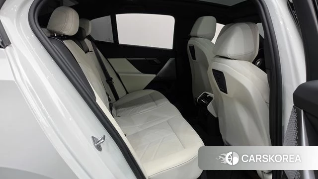BMW 5 Series (G60) 2024 Белый из Кореи, фото 3