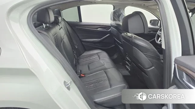 BMW 5 Series (G30) 2019 Белый из Кореи, фото 3