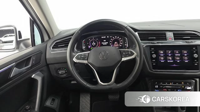 Volkswagen Tiguan second Generation 2022 Белый из Кореи, фото 3