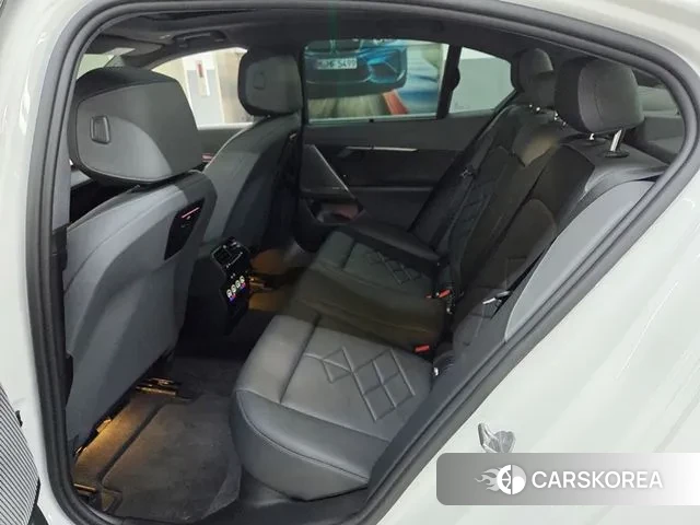 BMW 5 Series (G60) 2024 Белый из Кореи, фото 3