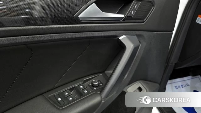 Volkswagen Tiguan second Generation 2023 Белый из Кореи, фото 3