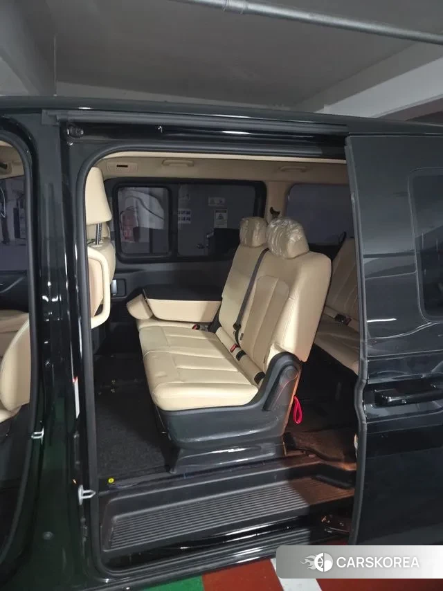 Hyundai Staria 2023 Черный из Кореи, фото 3