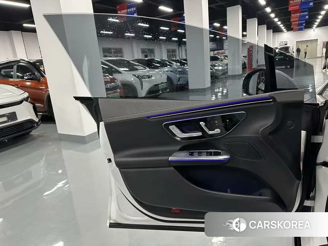 Mercedes-Benz EQE 2023 Белый из Китая, фото 3
