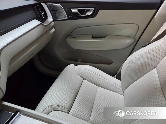 Volvo XC60 second Generation 2026 Белый из Кореи, фото 3