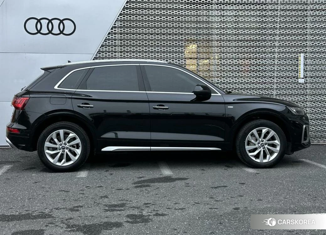 Audi Q5L 2021 Черный из Китая, фото 3