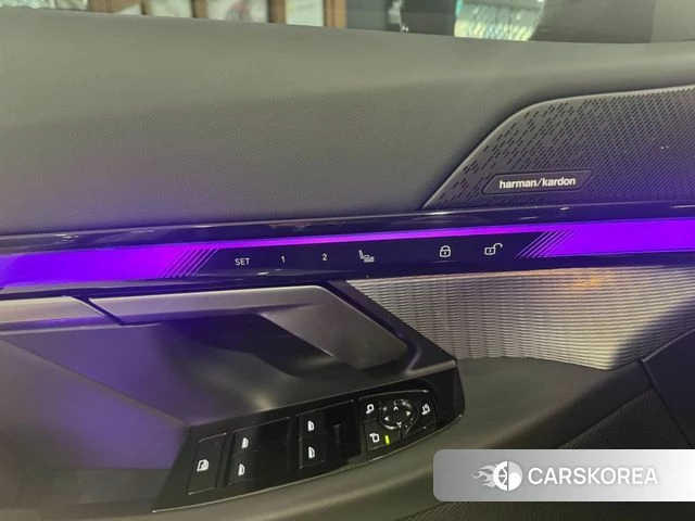 BMW 5 Series (G60) 2025 Светло-серебряный цвет из Кореи, фото 3