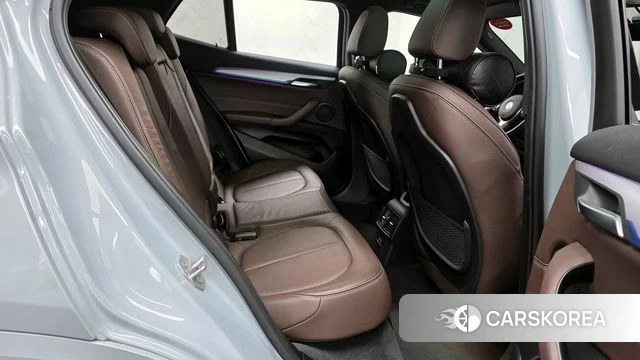 BMW X2 (F39) 2022 Светло-серебряный цвет из Кореи, фото 3