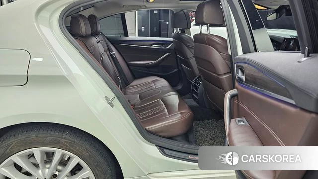 BMW 5 Series (G30) 2018 Белый из Кореи, фото 3