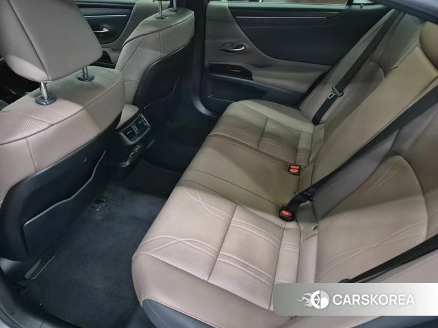 Lexus ES300h 7th generation 2023 Песочный из Кореи, фото 3