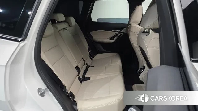 BMW iX1 (U11) 2023 Белый из Кореи, фото 3