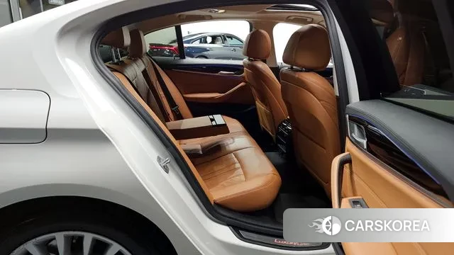 BMW 5 Series (G30) 2018 Белый из Кореи, фото 3