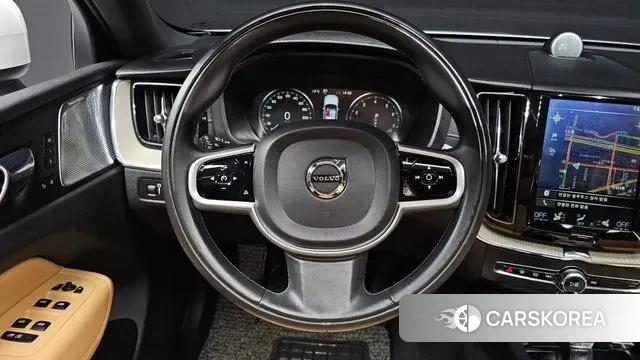 Volvo XC60 second Generation 2019 Белый из Кореи, фото 3