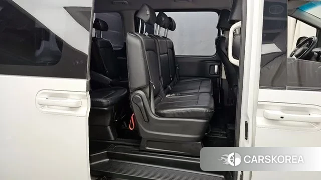 Hyundai Staria 2023 Белый из Кореи, фото 3