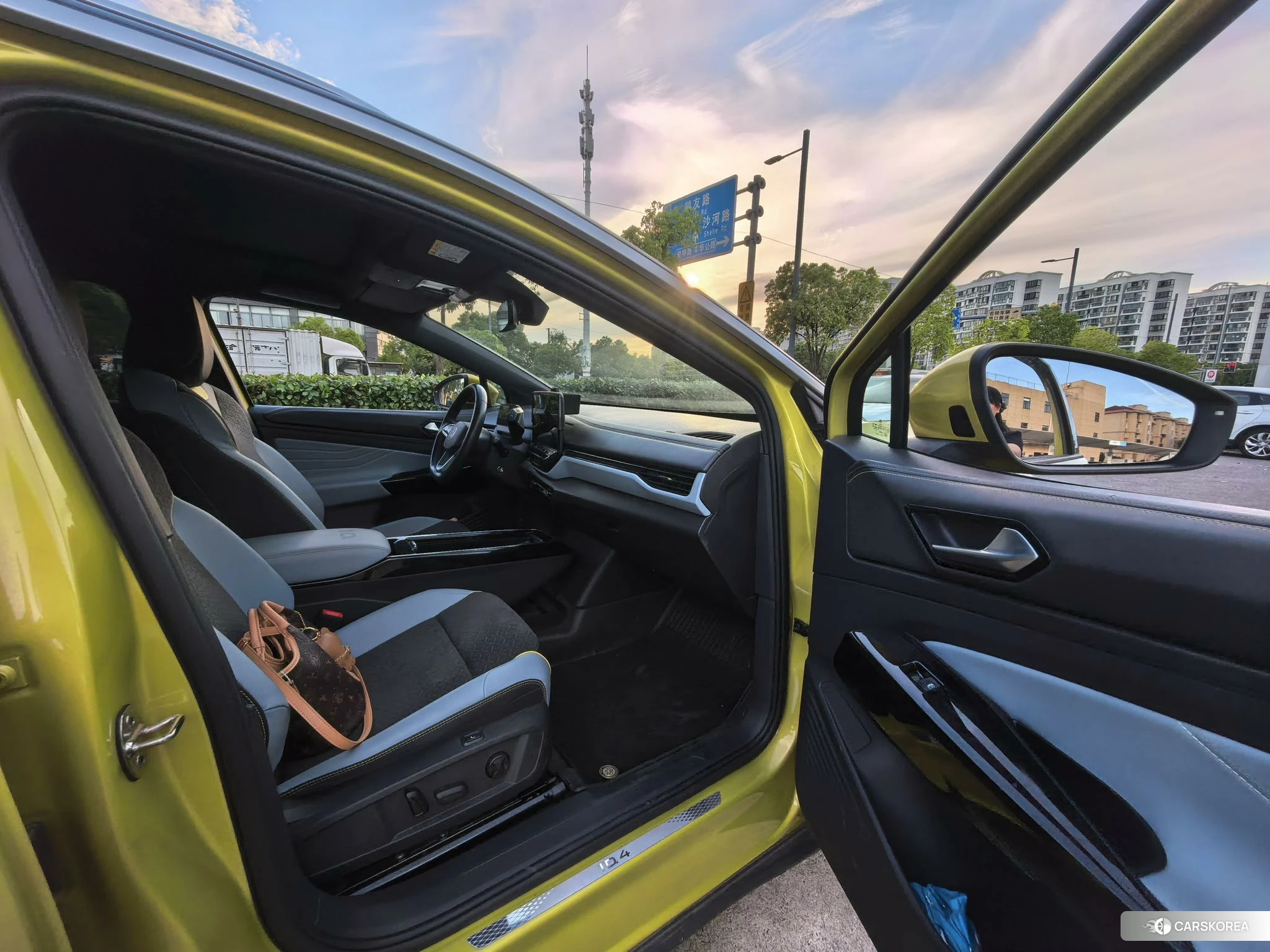 Volkswagen ID.4 X 2021 Желтый из Китая, фото 3