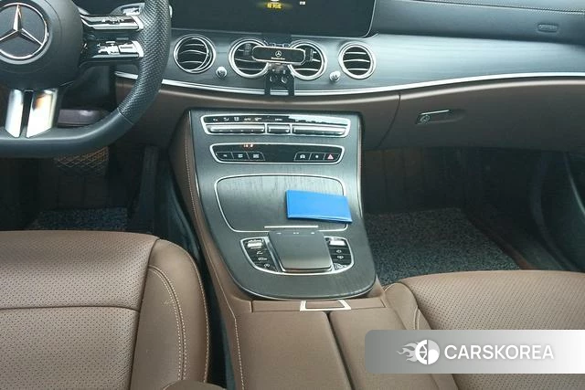 Mercedes-Benz E-class 2023 Черный из Китая, фото 3