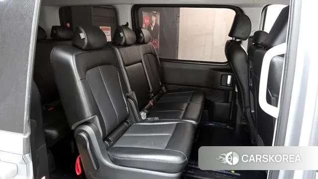 Hyundai Staria 2023 Серебристо-серый из Кореи, фото 3