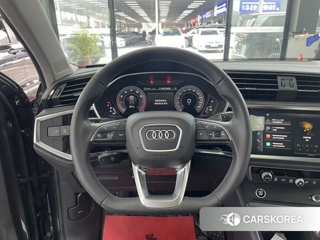 Audi Q3 2022 Темно-серый из Китая, фото 3