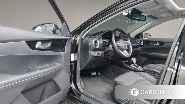 Kia The New K3 2nd generation 2021 Черный из Кореи, фото 3