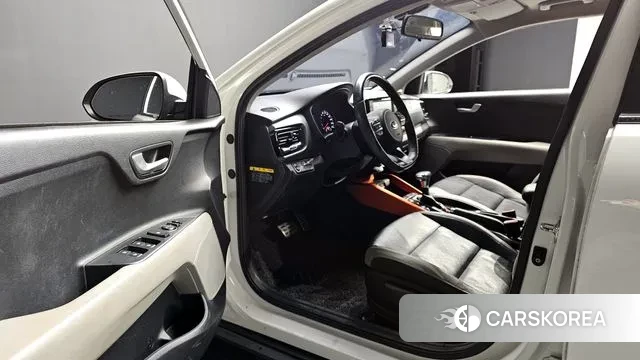 Kia Stonic 2019 Белый из Кореи, фото 3
