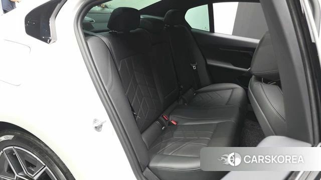 BMW 5 Series (G60) 2025 Белый из Кореи, фото 3