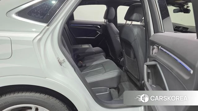 Audi Q3 (F3) 2022 Белый из Кореи, фото 3