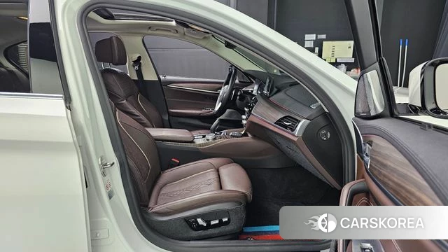 BMW 5 Series (G30) 2018 Белый из Кореи, фото 3