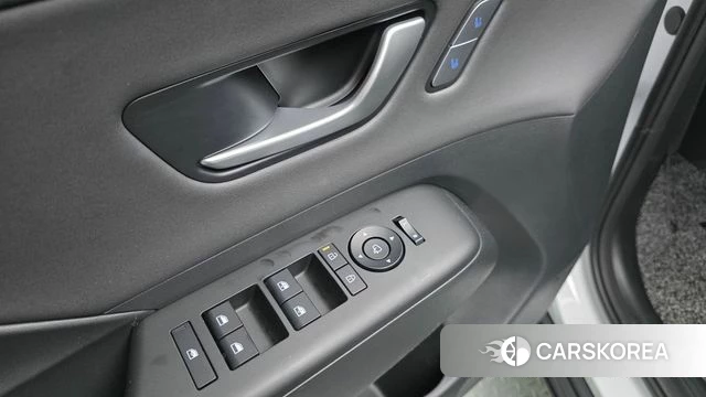 Hyundai Kona Hybrid (SX2) 2023 Белый из Кореи, фото 3
