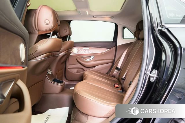 Mercedes-Benz E-class 2023 Черный из Китая, фото 3