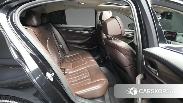 BMW 5 Series (G30) 2018 Черный из Кореи, фото 3
