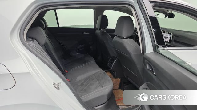 Volkswagen Golf 8th Generation 2022 Белый из Кореи, фото 3